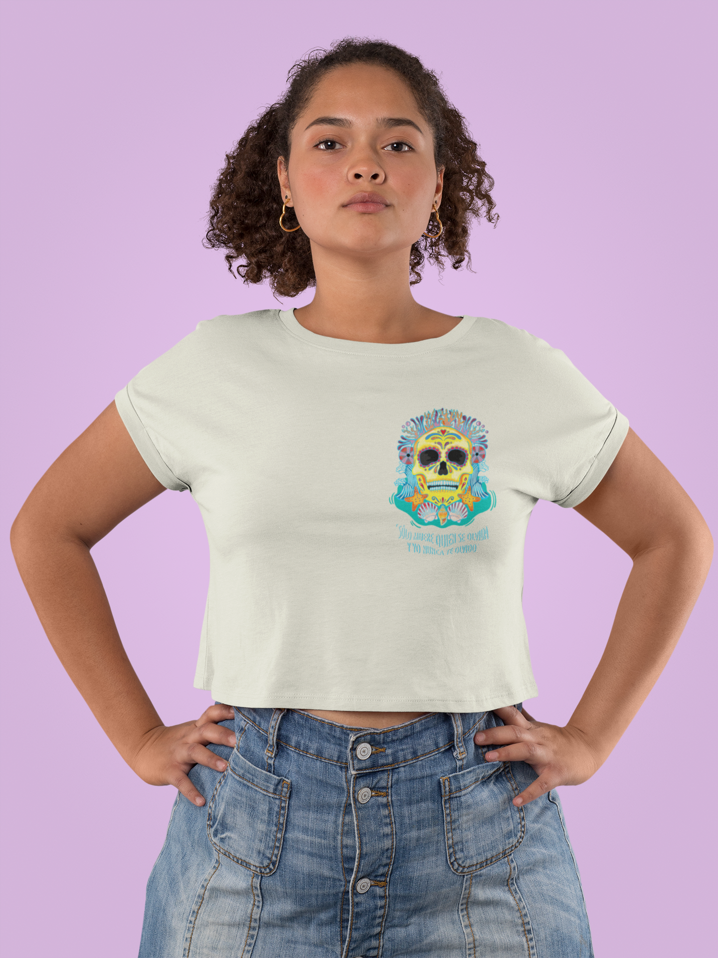 POLERA SÓLO MUERE QUIEN SE OLVIDA CROPTOP