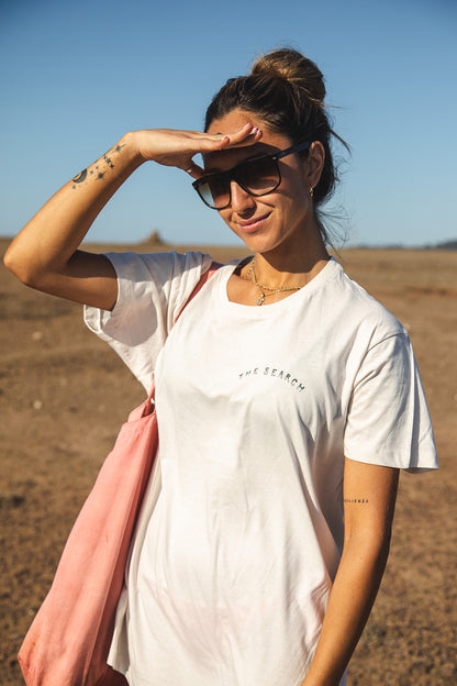 Polera Sustentable "The Search" Versión diseño atrás