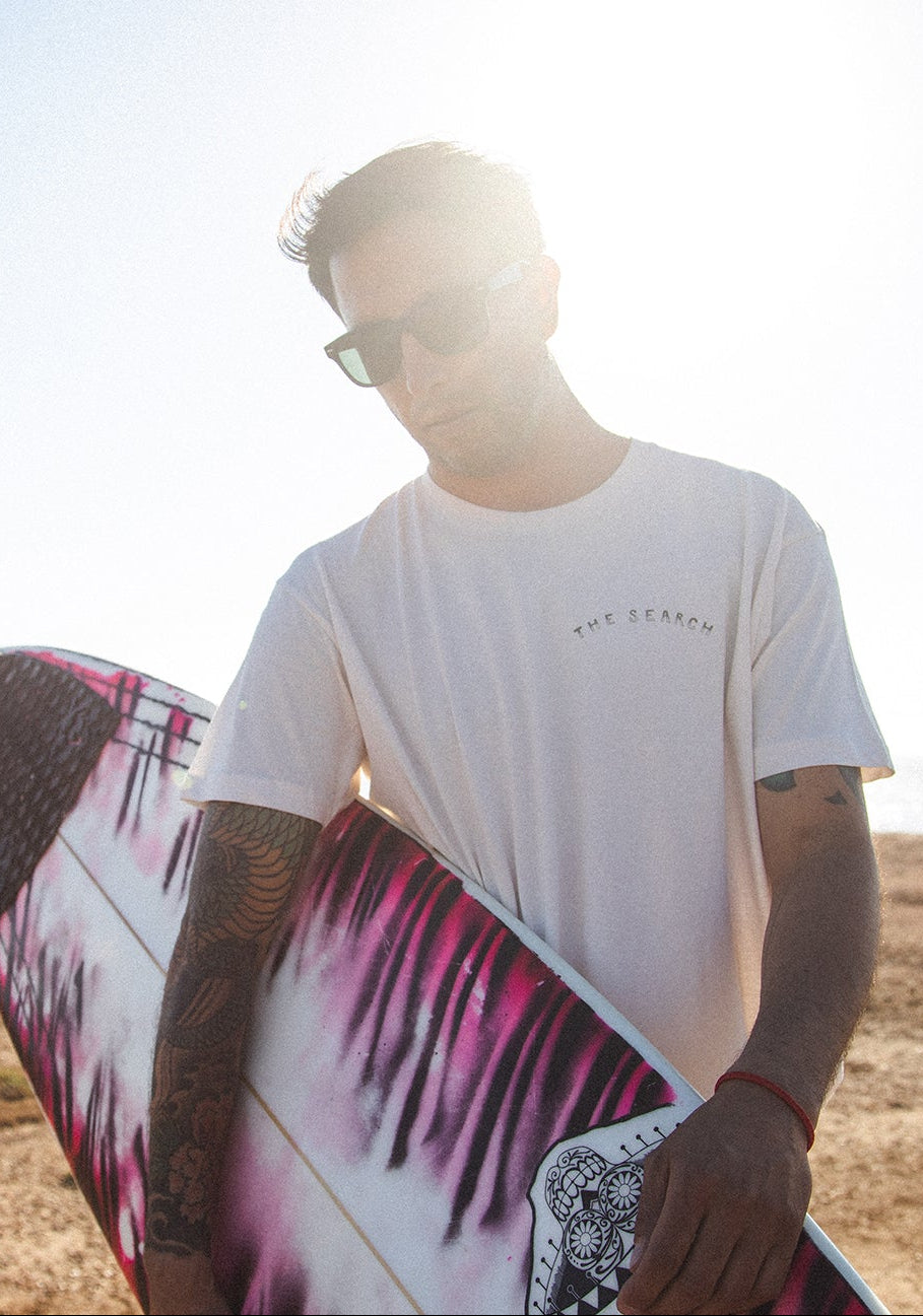 Polera Sustentable "The Search" Versión diseño atrás